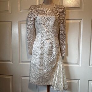 CAROLINA HERRERA BEAUTIFUL LACE DRESS SIZE 4